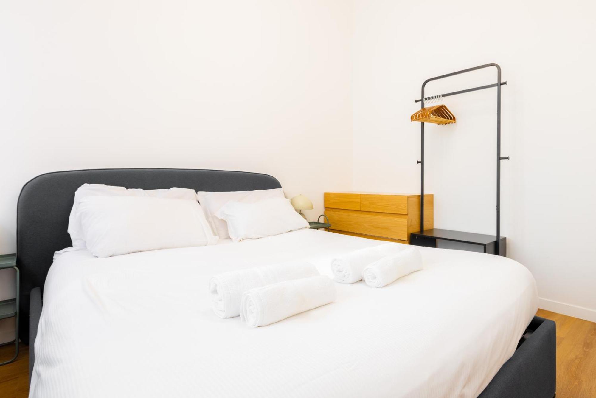 Spacious Design Apartment Central Milan — Photos 2